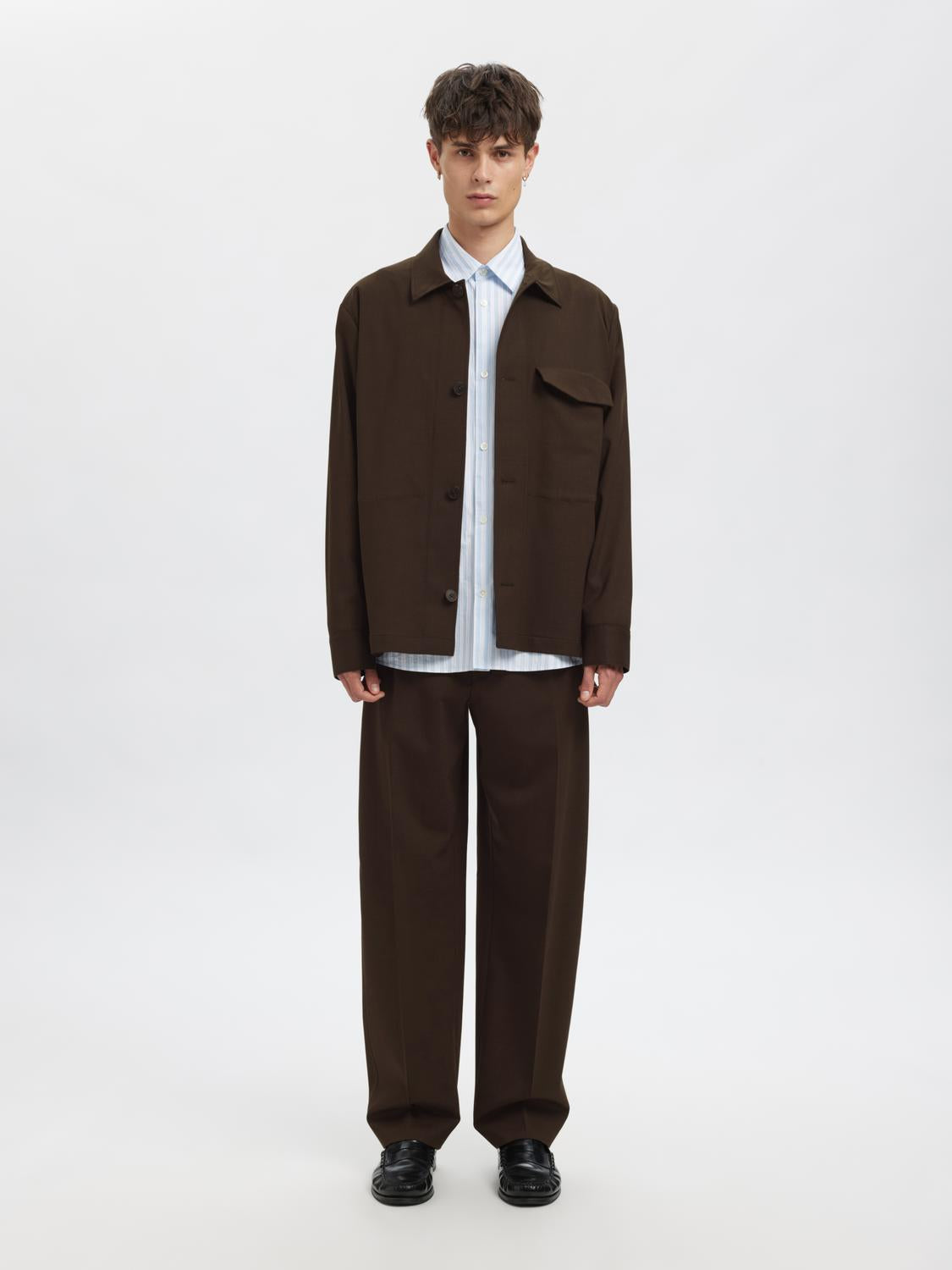 model_shot-front_full